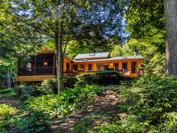 822 Bartlett Carry Rd, Saranac Lake, NY 12983