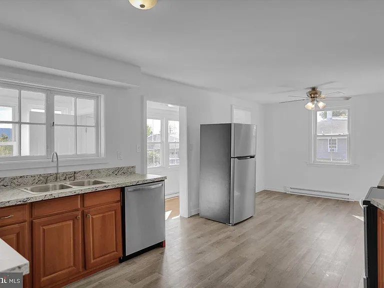 3208 Main St #1 — Photo 13