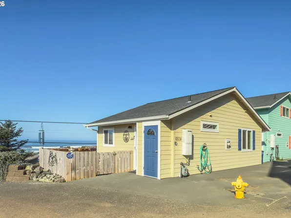 29154 Kerber Dr, Gold Beach, OR 97444