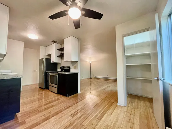 19535 River Rd, Gladstone, OR