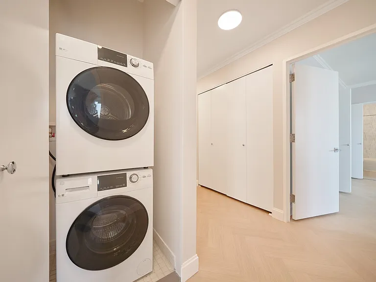 160 Riverside Blvd #20A — Photo 11