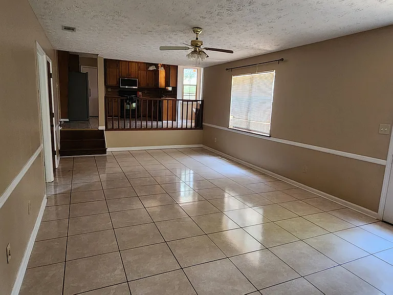 1045 Lombardy Way — Photo 4