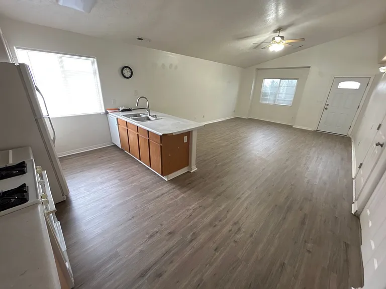 1469 N Cedar Blvd — Photo 2