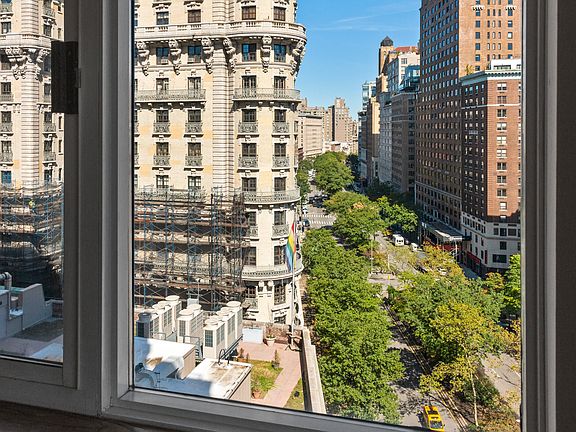 3rd image of 201 W 72nd St APT 12K
