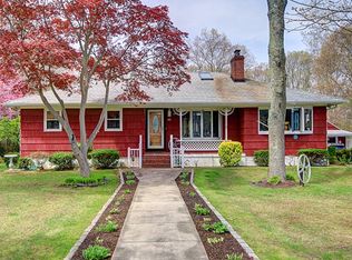 45 Jamaica Ave, Holtsville, NY 11742