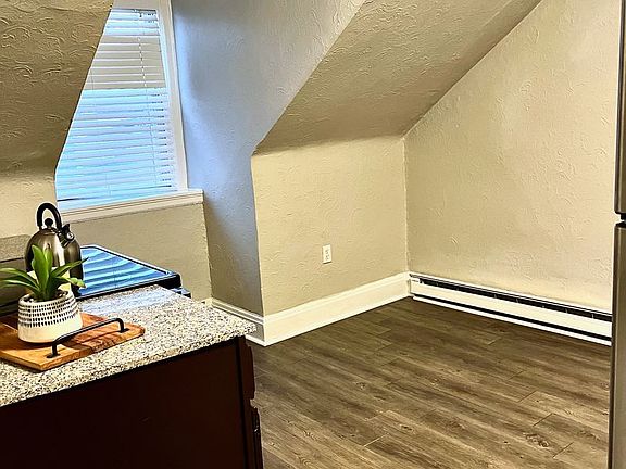 5th image of 300-302 W Sycamore St #6