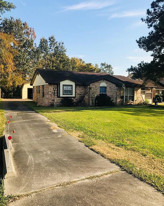 1st image of 18410 Bluffview Dr