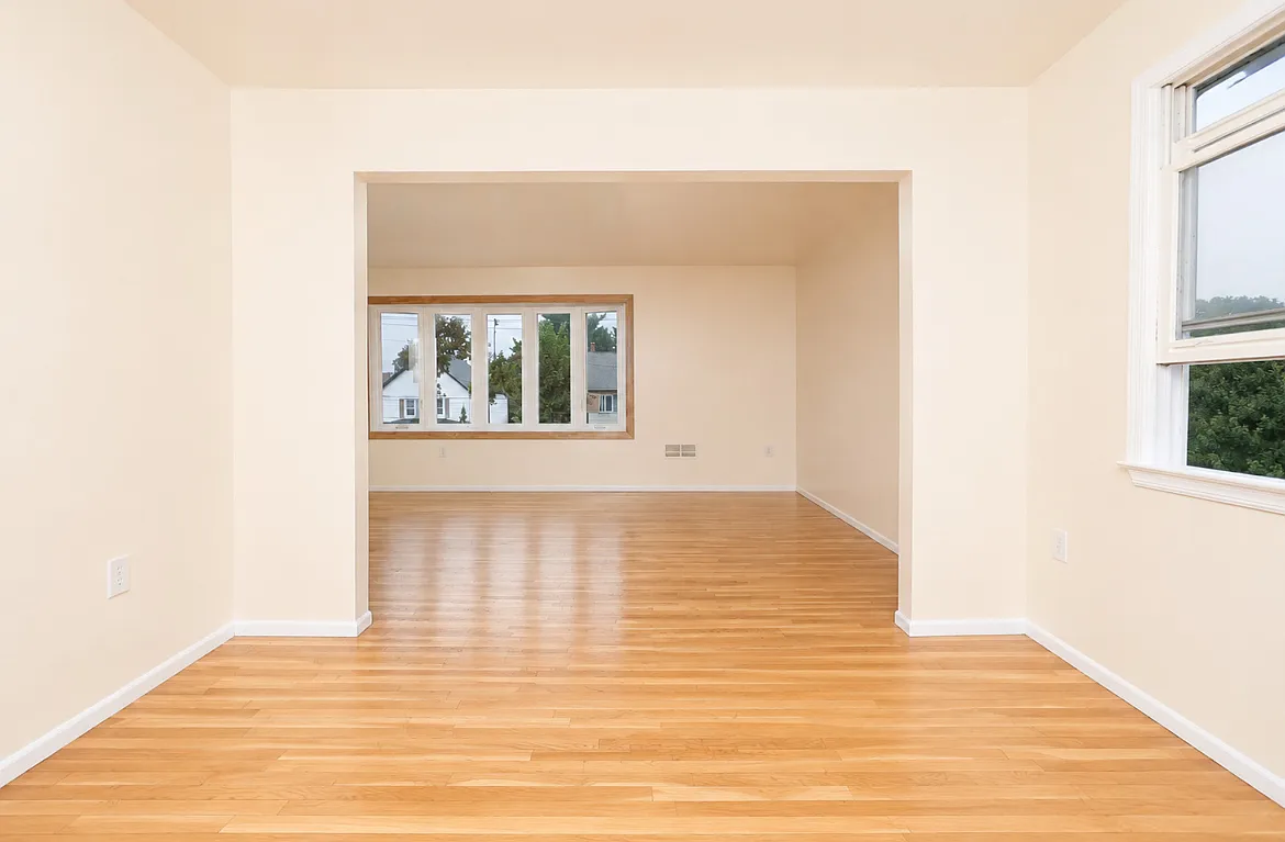 3 bed, 1000 sqft, $3,000 — Photo 2