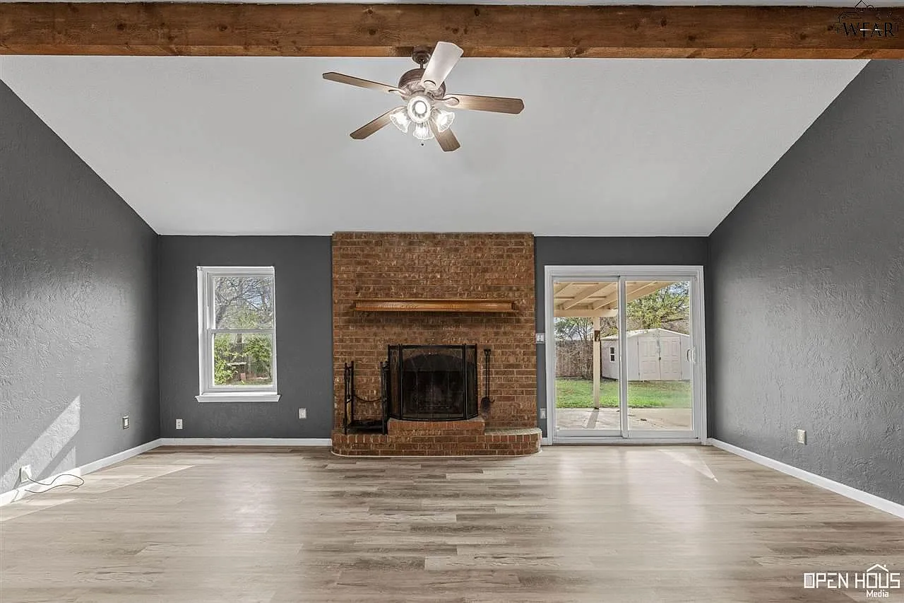 3 bed, 2.0 bath, 1527 sqft, $2,150 — Photo 4