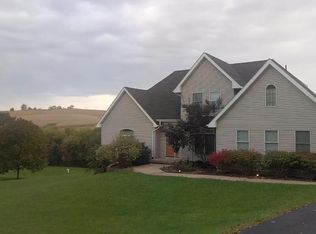 14071 Barrington Dr, Dubuque, IA 52003