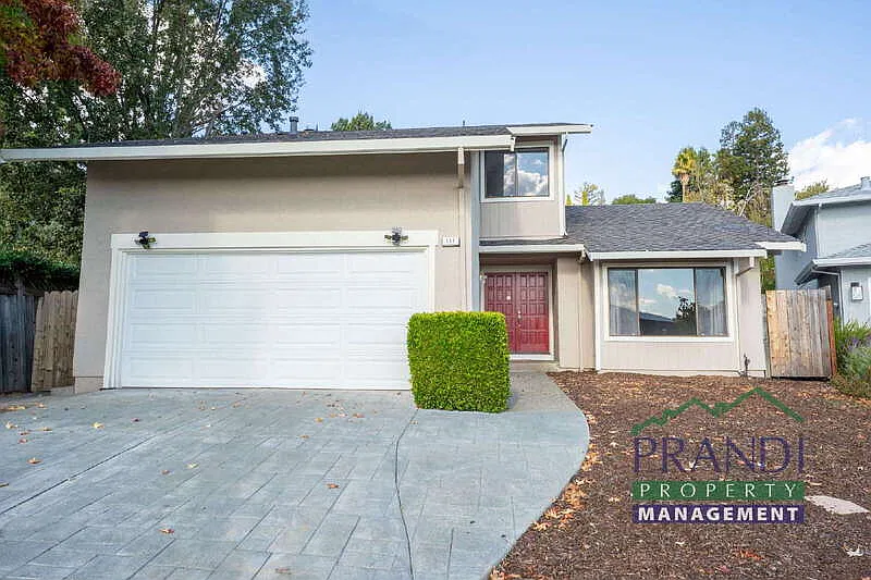 3 bed, 2.0 bath, 1912 sqft, $4,975 — Photo 2