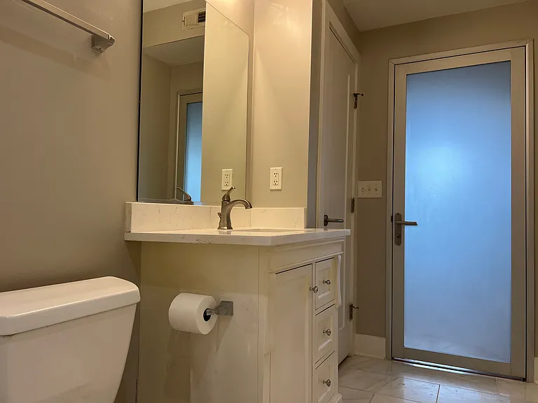 1209 G St SE #8 — Photo 20