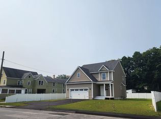 21 Library St, Hudson, NH 03051