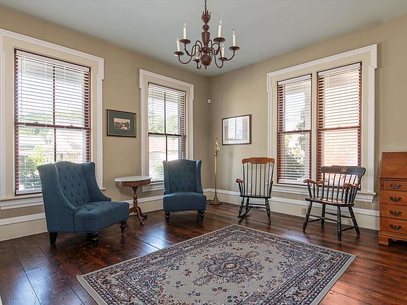 5th image of 534 Elm Street