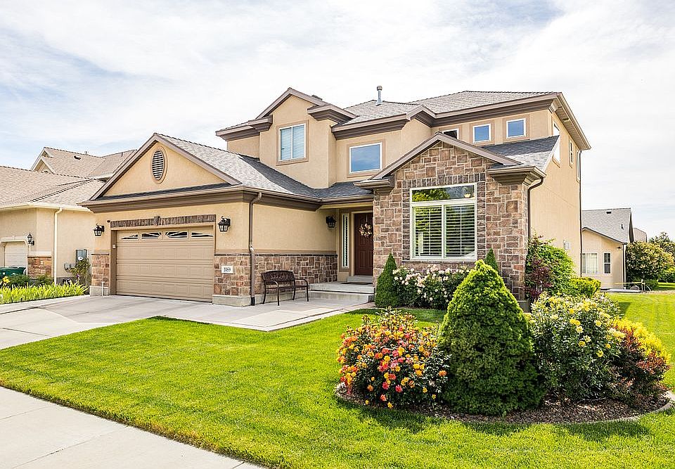 Front view of home