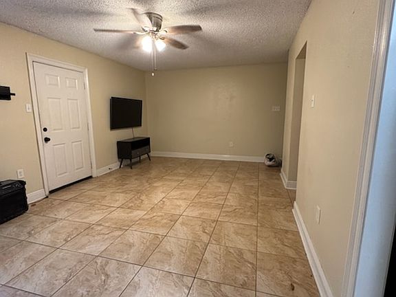 4th image of 1630 Romney Dr #A