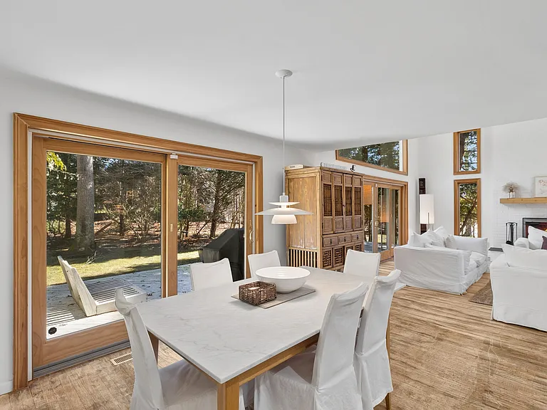 27 Montauk Ave — Photo 10