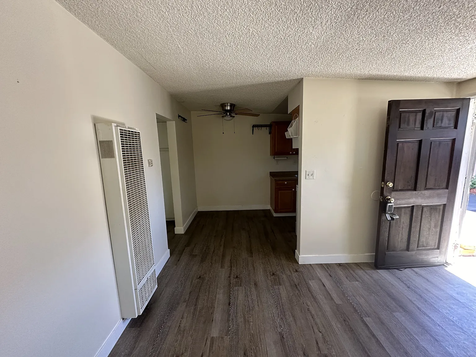 715 - 717 South Cedros Avenue - 717 1/2 — Photo 3