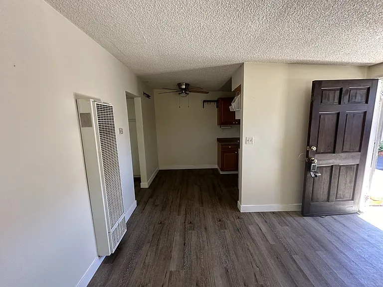 717 S Cedros Ave — Photo 4