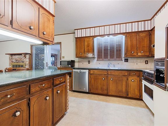5th image of 1367 Spring Valley Ct