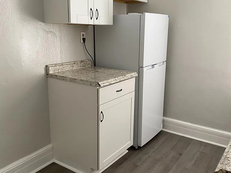 235 Montgomery St #3 — Photo 10