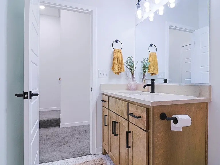 1246 Rich Blvd — Photo 32