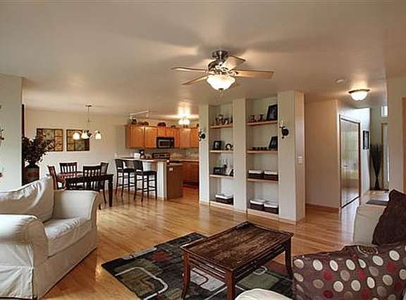 4th image of 412 Colton Dr