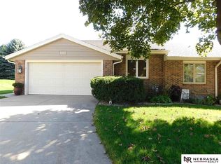 8331 Carriage Hill Ct, Lincoln, NE 68510