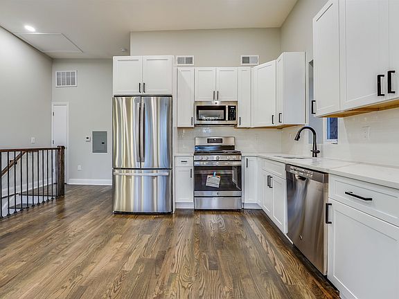 2nd image of 172 Mallory Ave APT 2