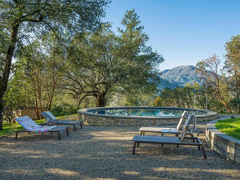 Pool Seating