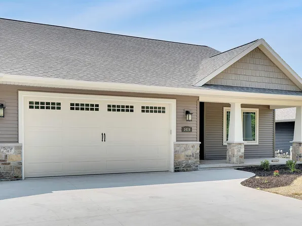 1419 Prairie Lake Cir, Neenah, WI 54956