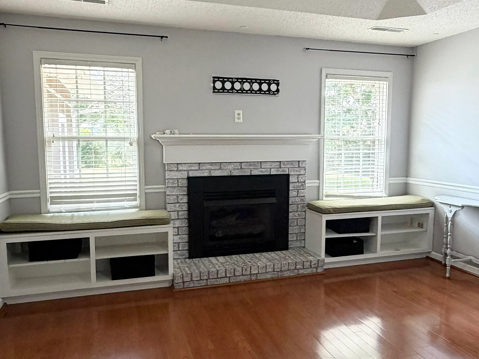 3 bed, 1923 sqft, $2,100 — Photo 2