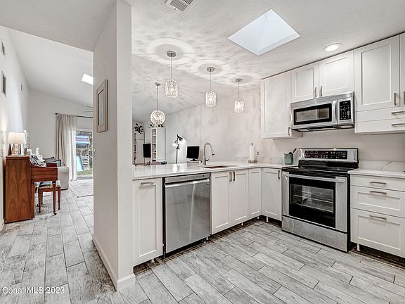 4th image of 4050 Marlberry Ln
