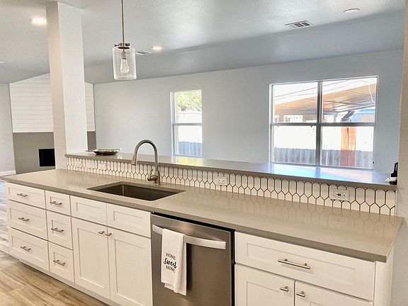 3rd image of 15118 Lantern Dr