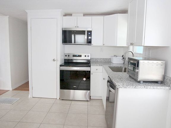 2nd image of 333 Desoto St