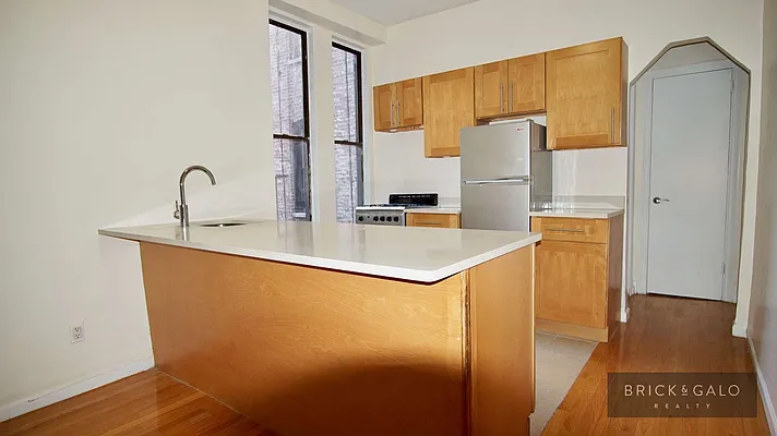 Rented by BRICK & GALO REALTY CORP | media 7