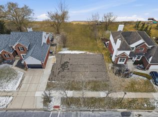 36566 N Pointe Dr, New Baltimore, MI