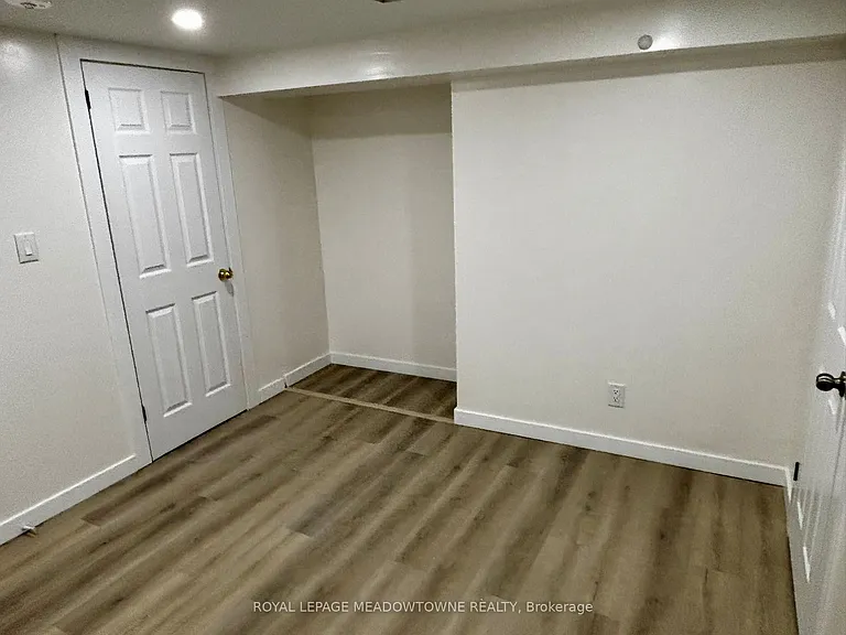 736 Sunnypoint Dr #B — Photo 10