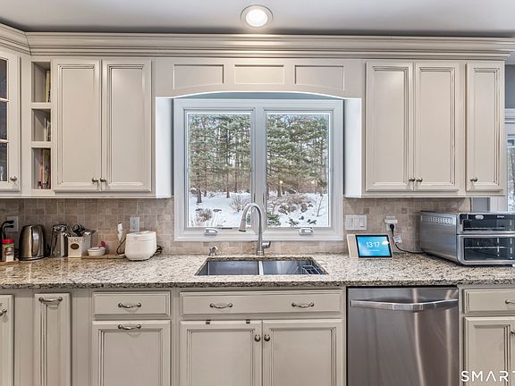 5th image of 32 Yogananda Street