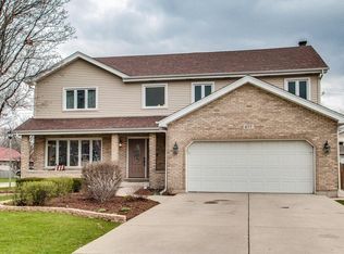 677 N Willow Rd, Elmhurst, IL 60126