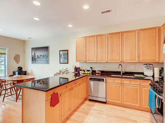 4th image of 2834 N Lincoln Ave APT 1