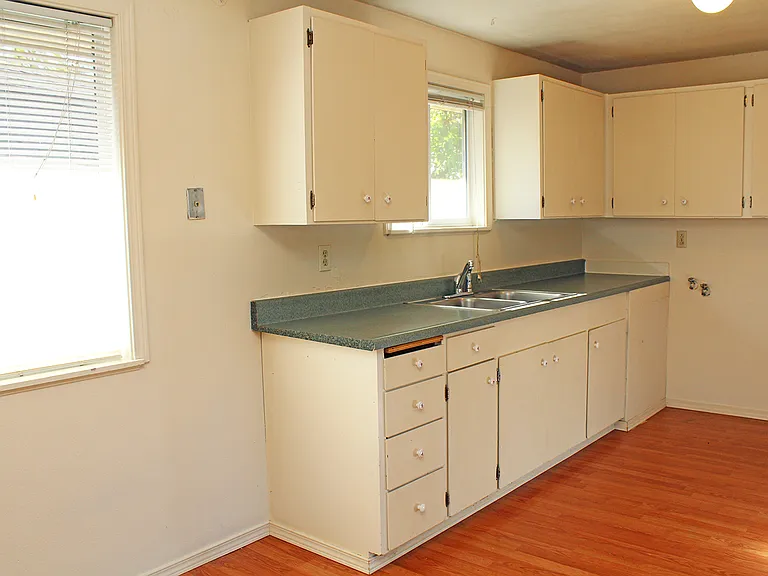 4110-4116 N Willis Blvd — Photo 9