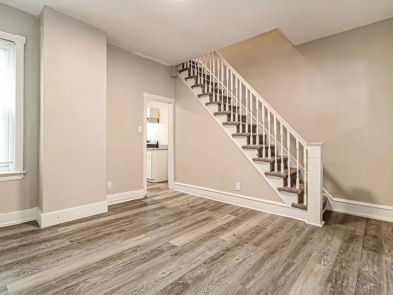 1595166_021_living_room_13040217.jpg
