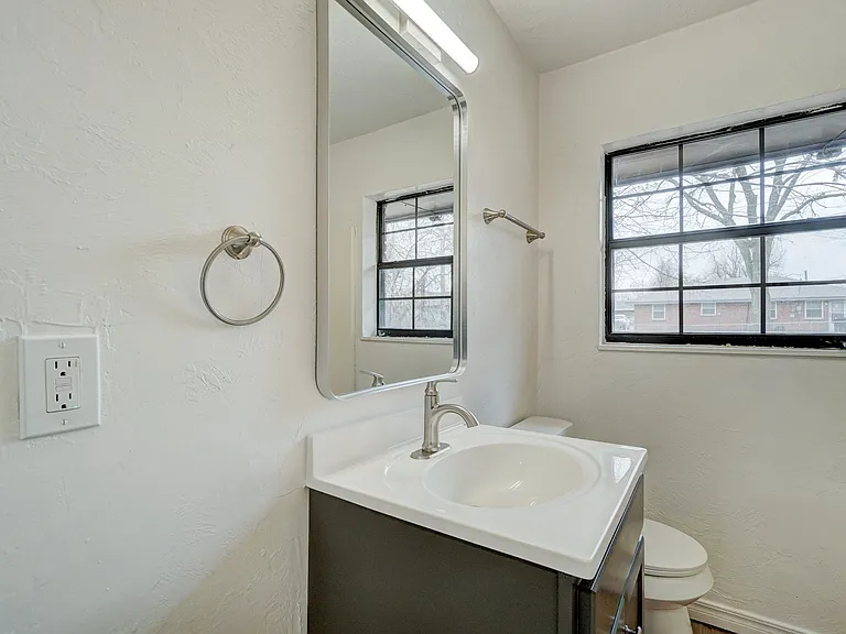 1220 NE 47th St — Photo 4