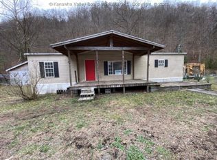 1836 Decota Rd, Eskdale, WV 25075