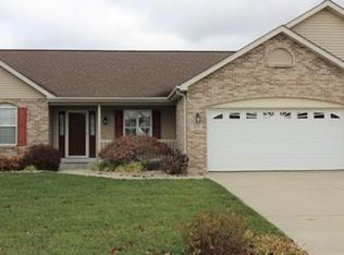 404 Stonefield Dr, Smithton, IL 62285
