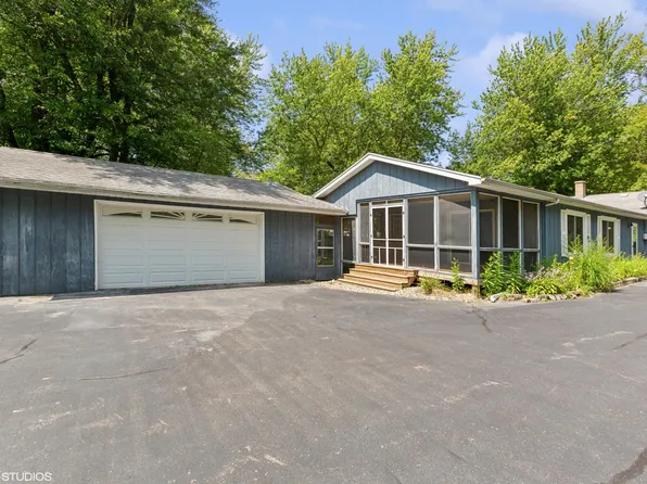 7520 Little Paw Paw Lake Rd, Coloma, MI 49038