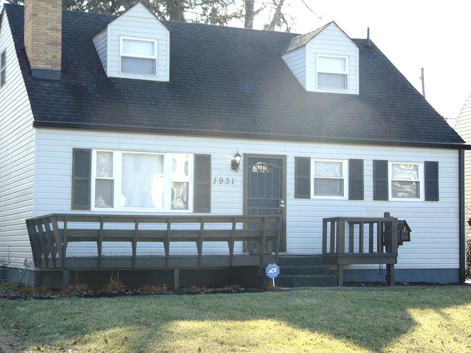1st image of 1931 Merryhill Dr