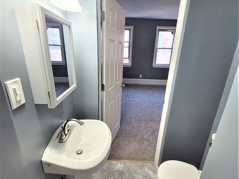 Jack and Jill bathroom on the 2nd floor between the 2 bedrooms
