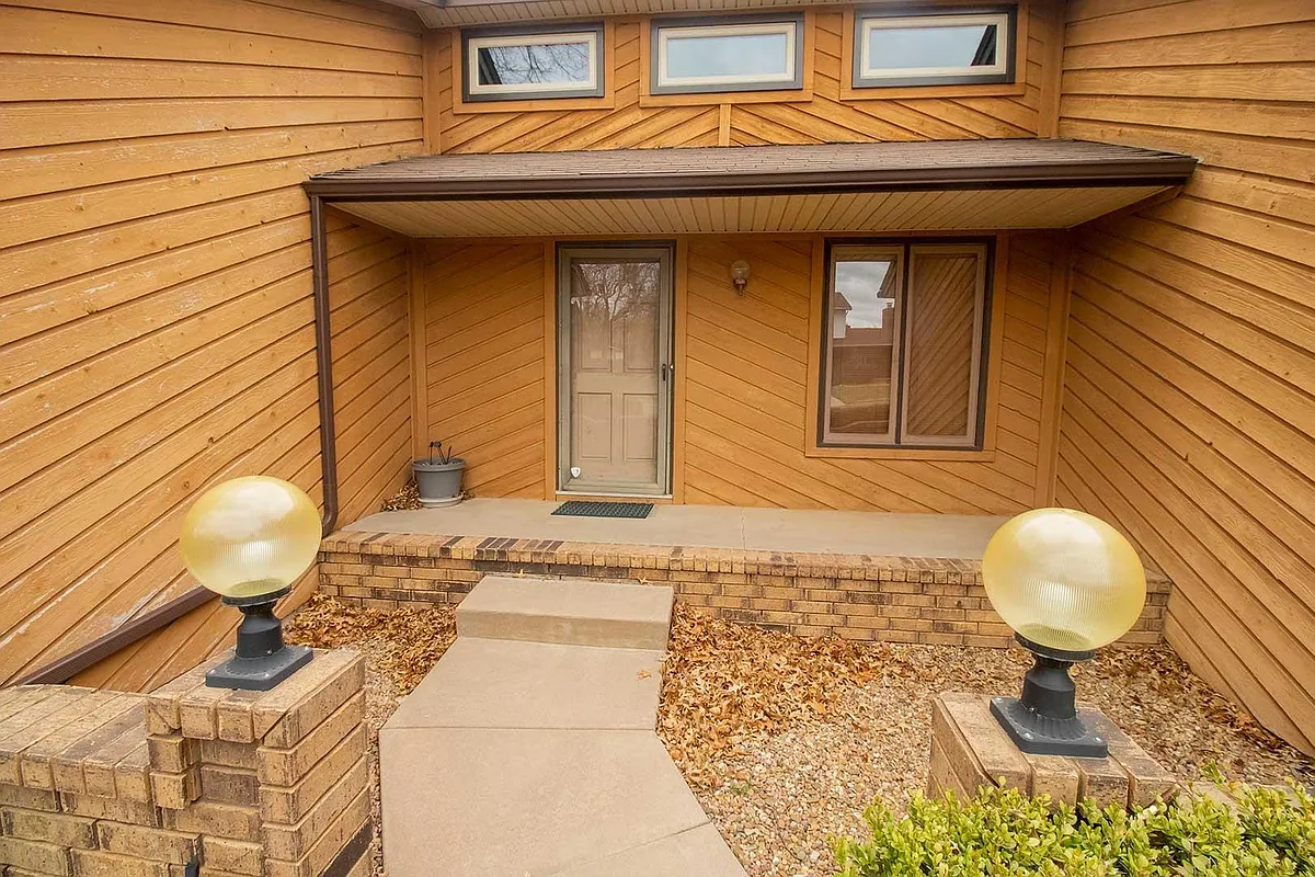 Building Photo - 1511 N Lark Ln